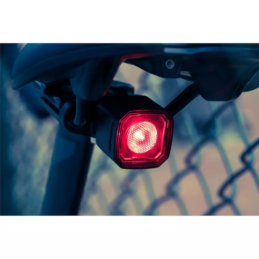 Luz Giant Trasera Recon TL 100 USB 5 Luz Giant Trasera Recon TL 100 USB - Imagen 3